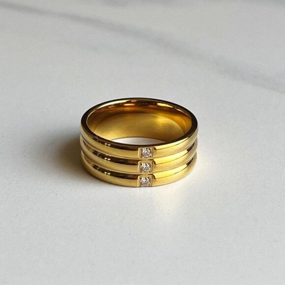 New! “Eva” Gold Ring - Picture 1 of 3
